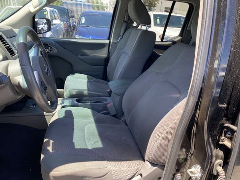 Used 2020 Nissan Frontier SV RWD image 11