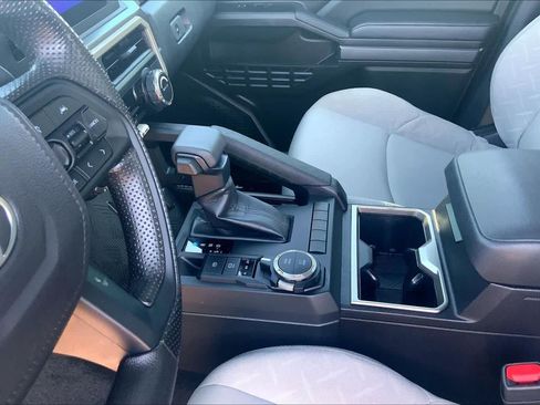 Used 2025 Toyota Tacoma SR5 AWD/4WD image 17