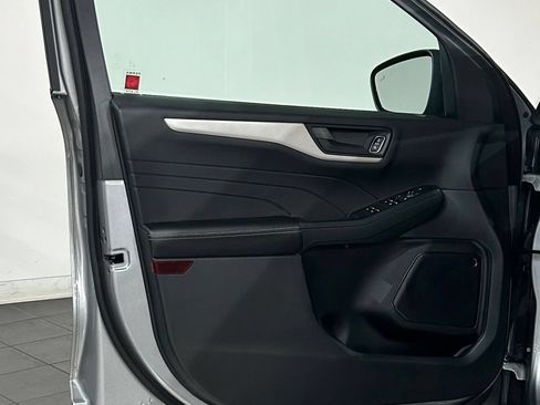 Used 2022 Ford Escape SE w/ Cold Weather Package FWD image 32