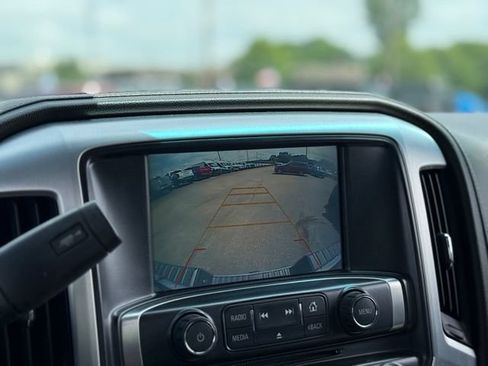 Used 2017 GMC Sierra 1500 SLE w/ SLE Value Package AWD/4WD image 3
