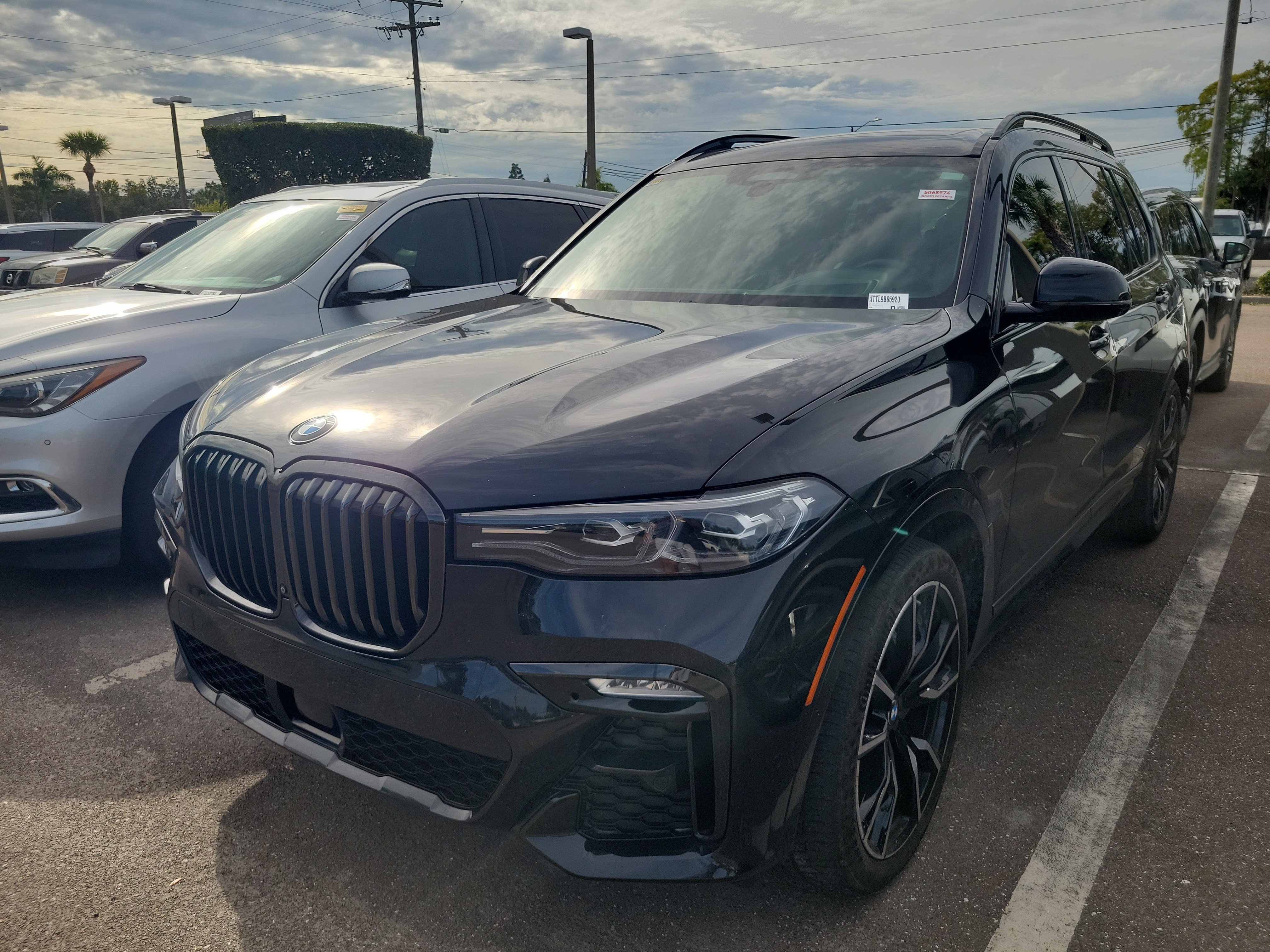 Used 2020 BMW X7 xDrive40i w/ M Sport Package AWD/4WD image 1
