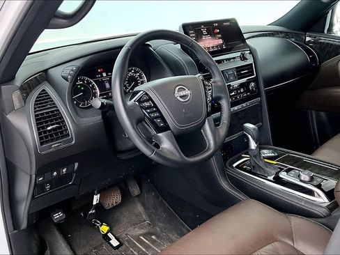 Used 2024 Nissan Armada Platinum w/ Captain's Chairs Package RWD image 12