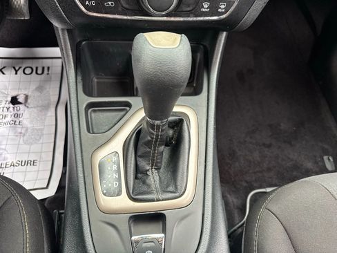 Used 2016 Jeep Cherokee Latitude w/ Safety/Convenience Group image 43