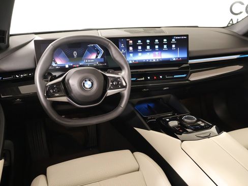 Used 2024 BMW 530i w/ Convenience Package RWD image 2
