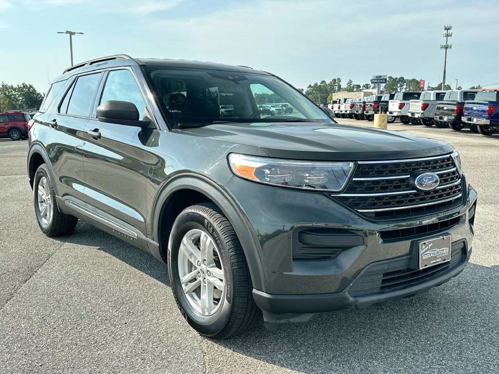 Used 2022 Ford Explorer XLT AWD/4WD image 2