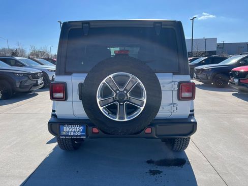 Used 2021 Jeep Wrangler Unlimited Sahara w/ Cold Weather Group image 9