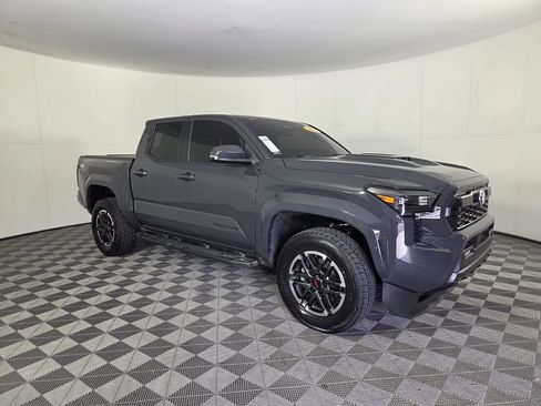 Used 2024 Toyota Tacoma TRD Sport w/ TRD Sport Upgrade Package RWD image 3