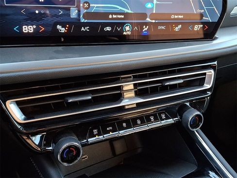 Certified 2025 Chevrolet Traverse LT image 17