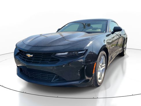 Used 2023 Chevrolet Camaro LT image 3