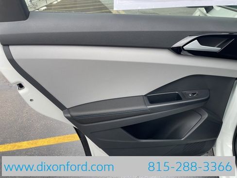 New 2024 Volkswagen Taos SE image 24