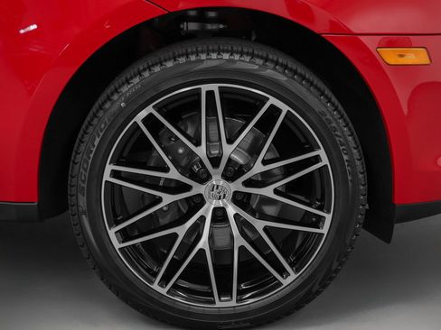 Certified 2025 Porsche Macan image 15