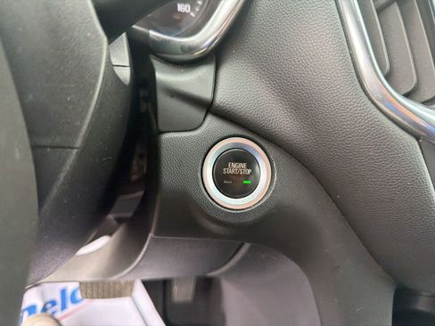Used 2019 Chevrolet Equinox LT FWD image 18