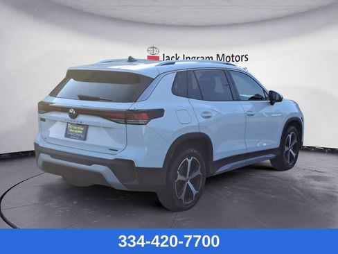 New 2025 Volkswagen Tiguan SE AWD/4WD image 5