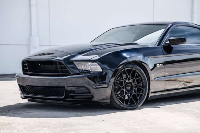 Used 2014 Ford Mustang GT Premium w/ Comfort Package RWD image 29
