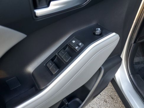 Used 2023 Toyota Highlander XLE image 15