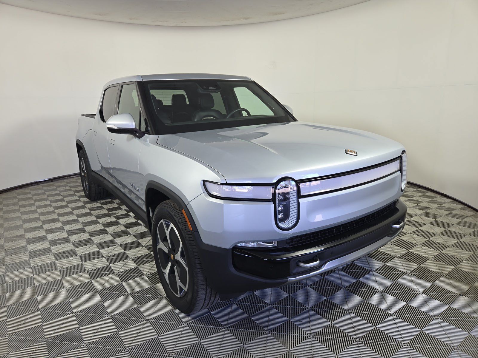 Used 2024 Rivian R1T Adventure Dual AWD/4WD image 7