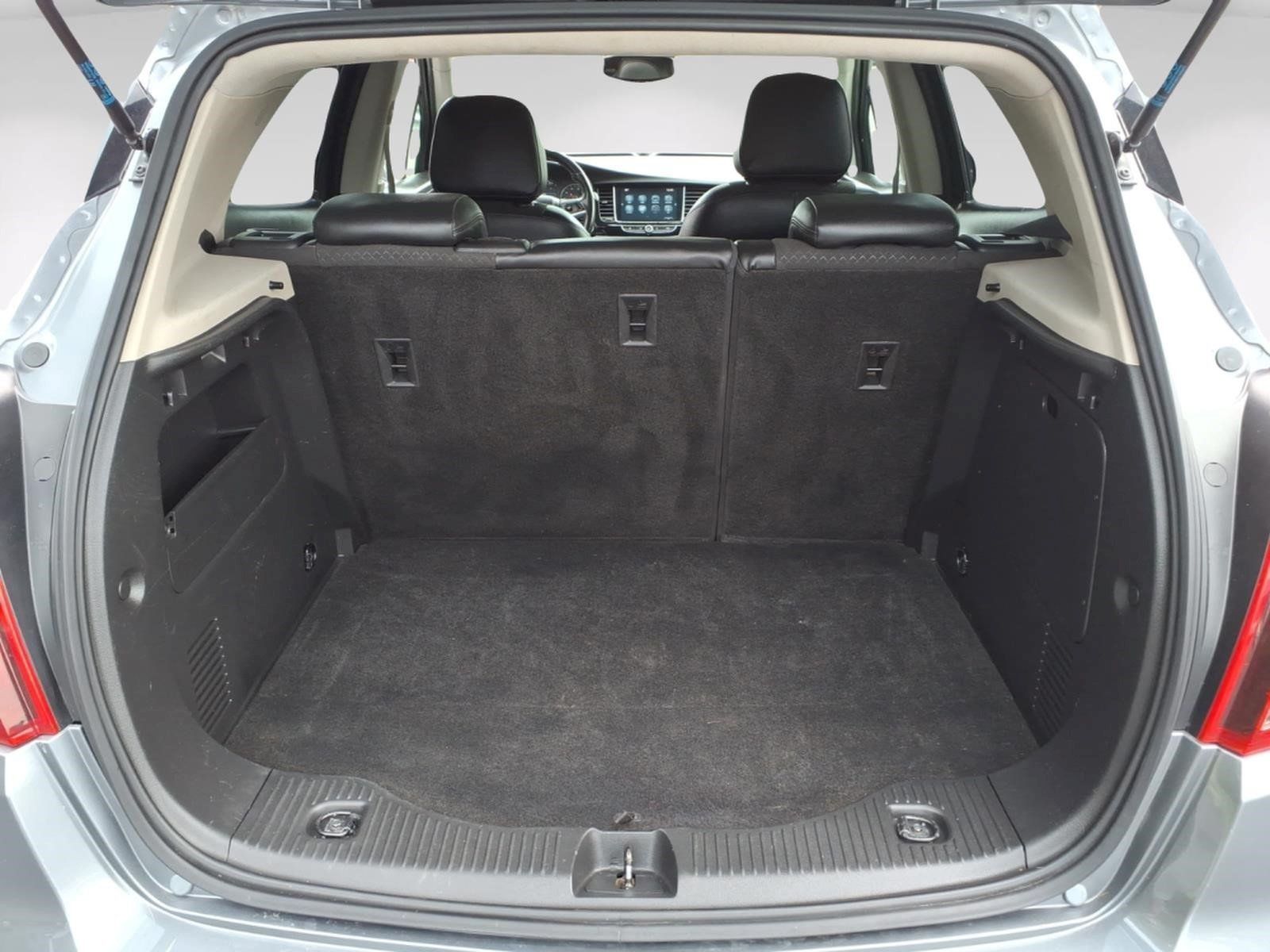Used 2020 Buick Encore Preferred AWD/4WD image 11