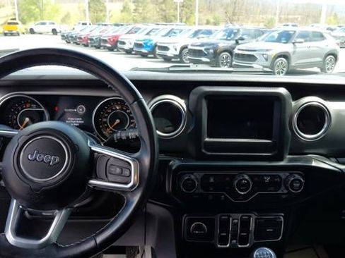 Used 2020 Jeep Wrangler Unlimited Sahara AWD/4WD image 15