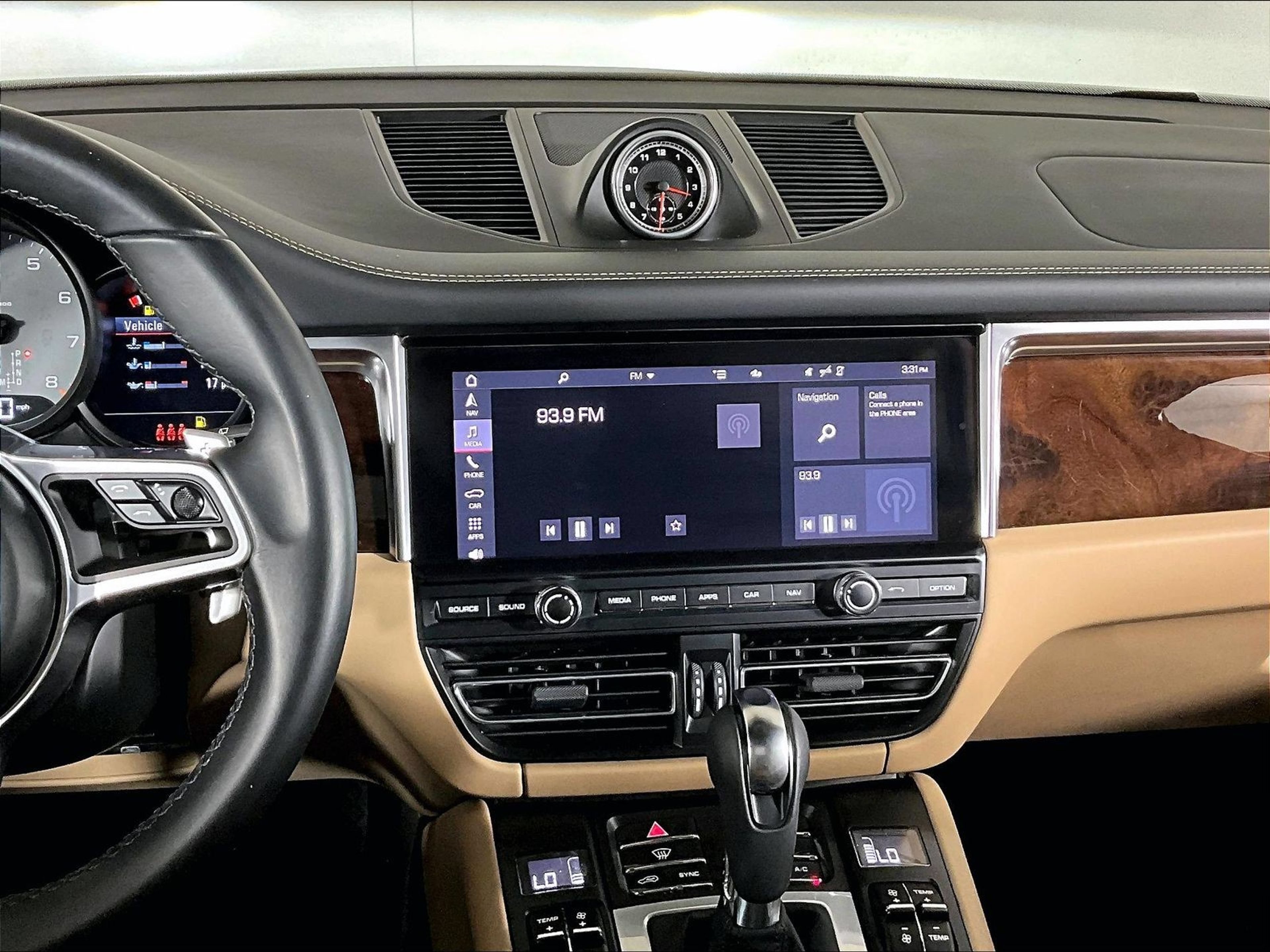 Certified 2021 Porsche Macan S AWD/4WD image 13