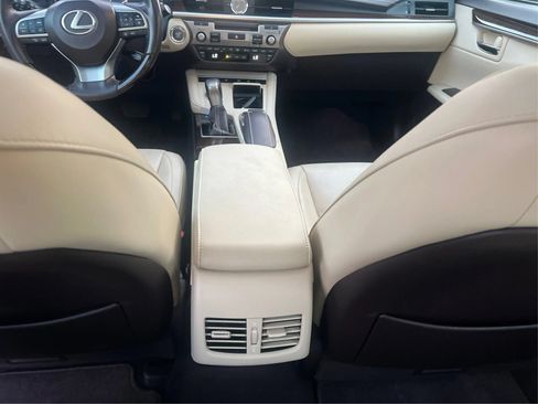 Used 2017 Lexus ES 350 w/ Luxury Package FWD image 21
