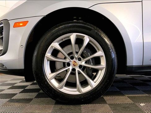 Certified 2023 Porsche Macan AWD/4WD image 11