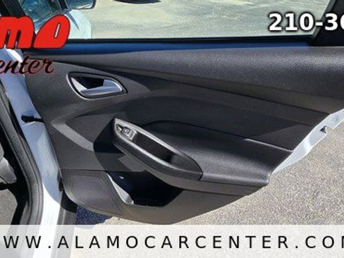 Used 2018 Ford Focus SE image 22