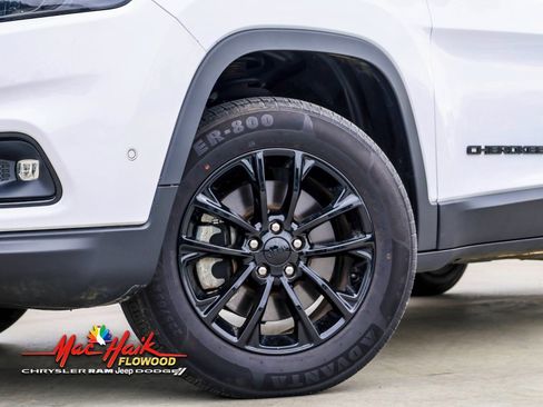 Used 2023 Jeep Cherokee Altitude Lux image 2