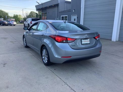 Used 2015 Hyundai Elantra SE w/ Option Group 02 FWD image 6