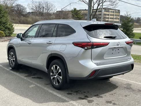 Used 2022 Toyota Highlander XLE image 23