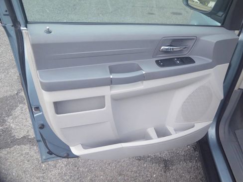 Used 2008 Chrysler Town & Country LX image 17