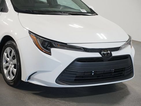 Certified 2024 Toyota Corolla LE FWD image 4