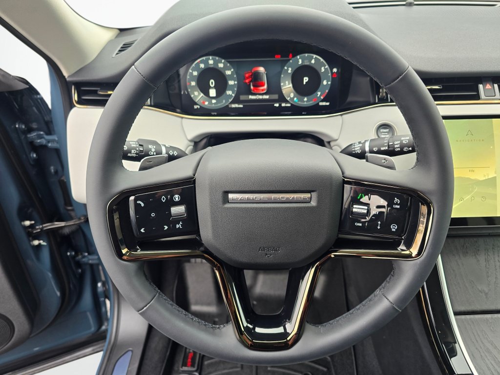 Used 2024 Land Rover Range Rover Evoque Dynamic SE AWD/4WD image 14