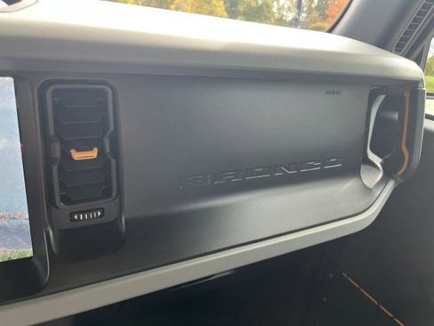 Used 2022 Ford Bronco Badlands image 29