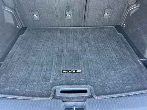 Used 2021 Nissan Rogue SV image 18