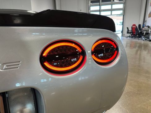 Used 2001 Chevrolet Corvette Z06 w/ Memory Pkg RWD image 12