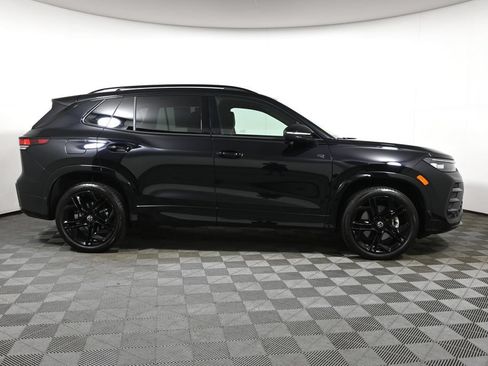 Used 2025 Volkswagen Tiguan SE R-Line AWD/4WD image 8