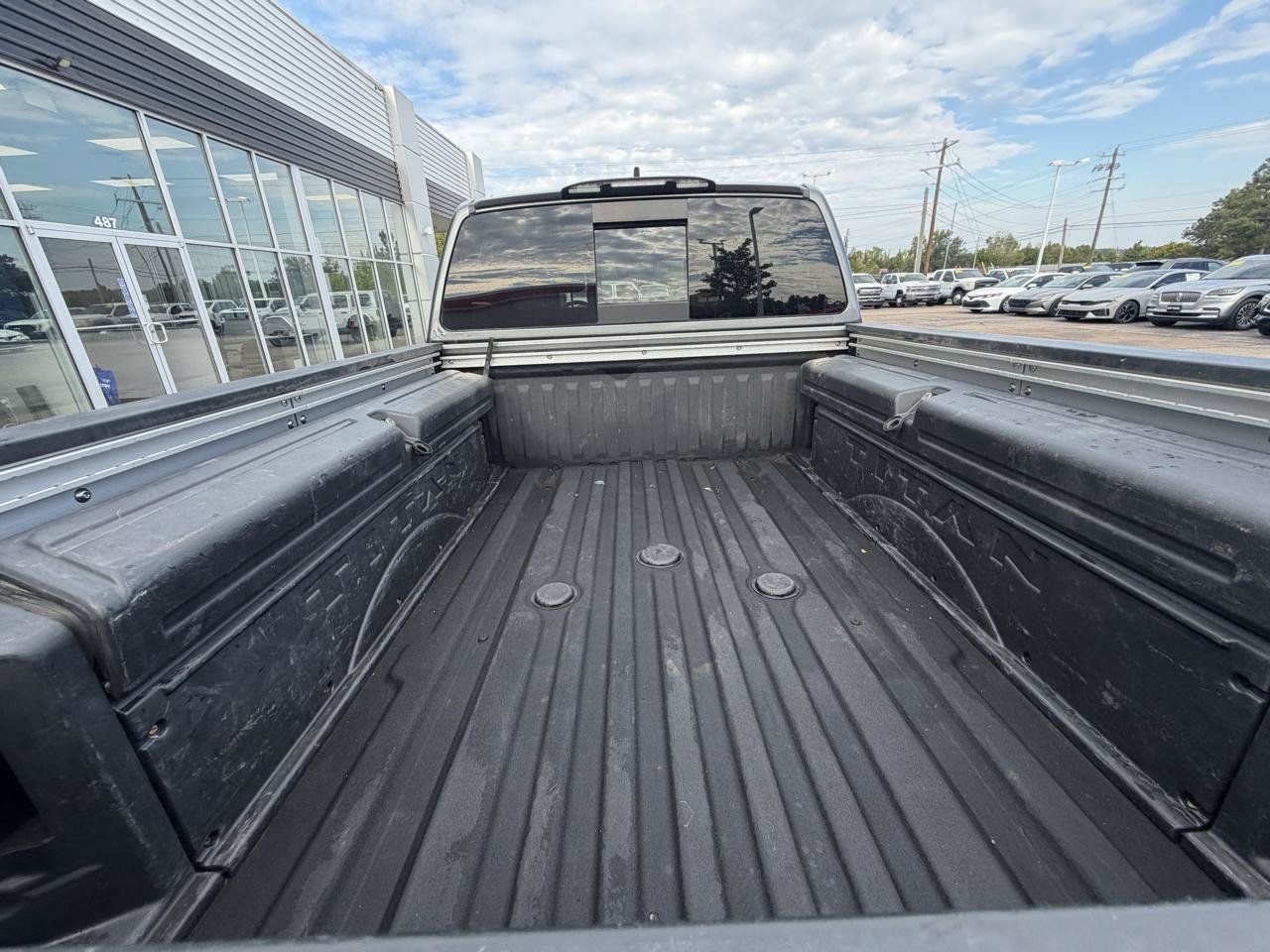 Used 2023 Nissan Titan PRO-4X w/ Pro-4x Convenience Package AWD/4WD image 8
