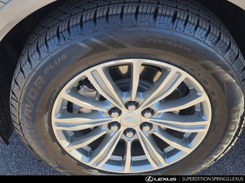 Used 2018 Cadillac XT5 Luxury w/ Driver Awareness Package image 10