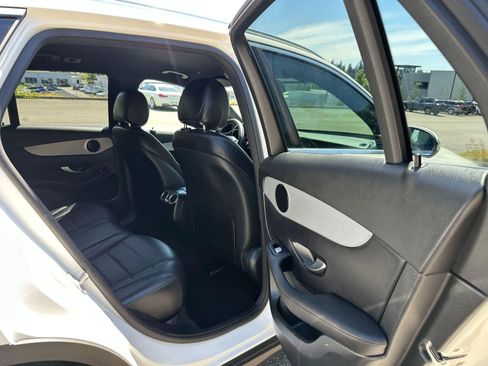 Used 2021 Mercedes-Benz GLC 300 4MATIC image 14