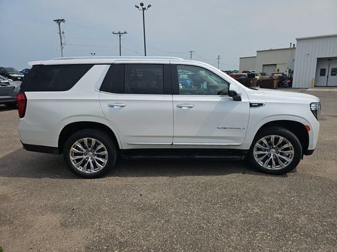 Used 2024 GMC Yukon Denali w/ Advanced Technology Package AWD/4WD image 6