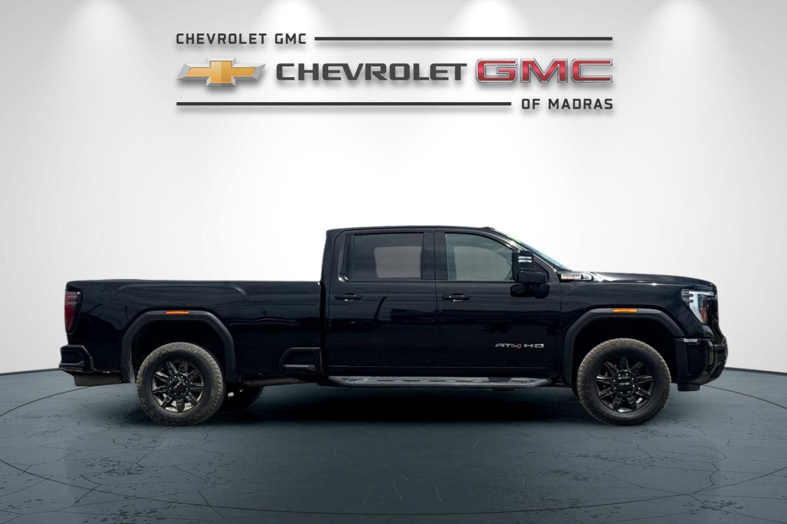 Used 2024 GMC Sierra 2500 AT4 w/ Technology Package AWD/4WD image 2