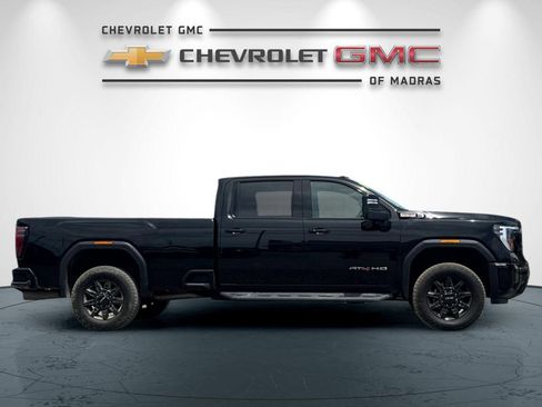 Used 2024 GMC Sierra 2500 AT4 w/ Technology Package AWD/4WD image 2