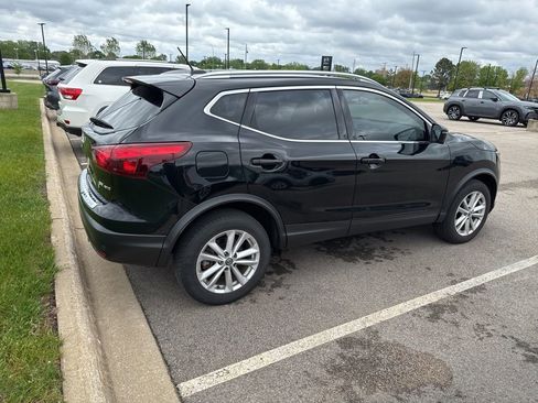 Used 2019 Nissan Rogue Sport SV w/ Technology Package AWD/4WD image 3