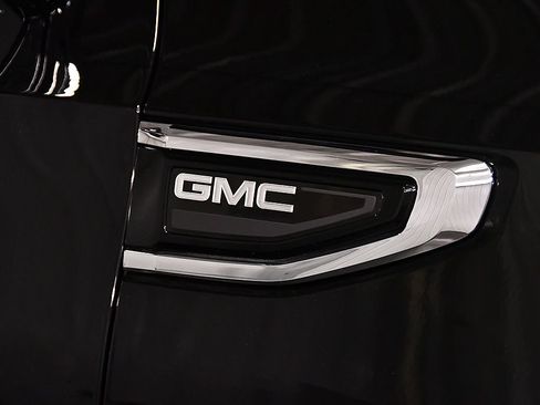 Used 2024 GMC Yukon XL SLT w/ SLT Luxury Package AWD/4WD image 12