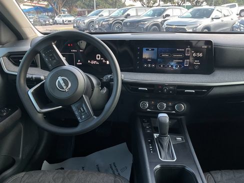 Used 2025 Nissan Kicks SV FWD image 11