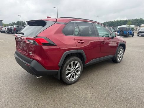 Used 2022 Toyota RAV4 XLE Premium AWD/4WD image 17