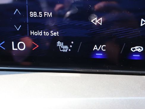 Used 2024 Chevrolet Traverse LT w/ LPO, Floor Liner Package FWD image 16