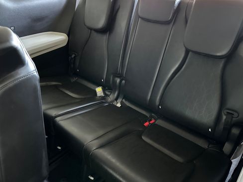 Used 2024 Kia Carnival EX FWD image 27