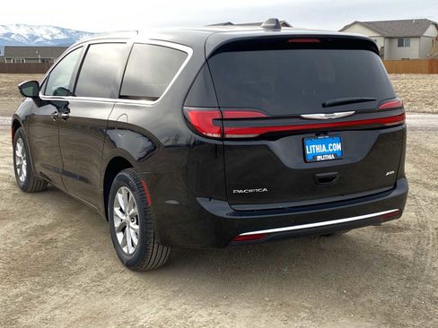 New 2026 Chrysler Pacifica Select image 12