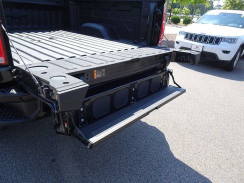 Used 2025 Chevrolet Silverado 2500 ZR2 w/ Technology Package AWD/4WD image 34